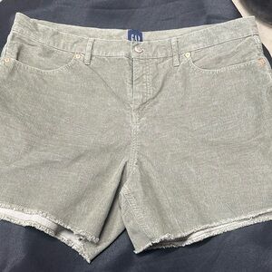 Gap size 16 sage green soft corduroy perfect length shorts